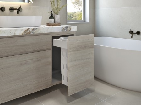 CRL 435 135D W Bathroom landscape 1920